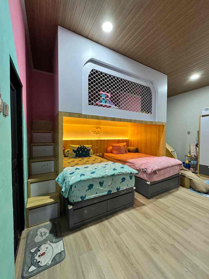kamar tidur sekaligus tempat bermain anak ini adalah salah satu wish list saat kami mulai membangun rumah.
kenapa demikian?karna agar 2 gadis kecil kami yg sangat suka main di play ground bisa setiap saat bermain tanpa harus keluar rumah,selain lebih aman,kantong mami daddy nya jg gak bocor 😂🥳💕💕

#KamarTidurAnak #KamarBermainAnak #KamarImpian #IdeKamarAnak #ProsotanAnak #TempatTidurTingkat 
