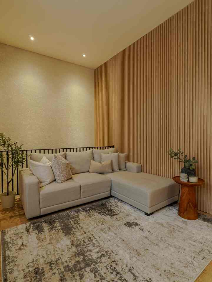 Sentuhan fabric dirumah seperti karpet, tirai, bantal sofa, bukan cuma untuk dekorasi tapi juga bikin rumah jadi lebih nyaman. Untuk semua tirai dirumah aku custom di salah satu toko offline interior fabrics di Jakarta, untuk yg loose aku beli online. Makin betah deh kumpul sama keluarga 🫶🏻
#KarpetLantai #KarpetMinimalis #TiraiRumah #BantalSofa #RekomendasiFabric #FabricStyle #SentuhanTekstil
