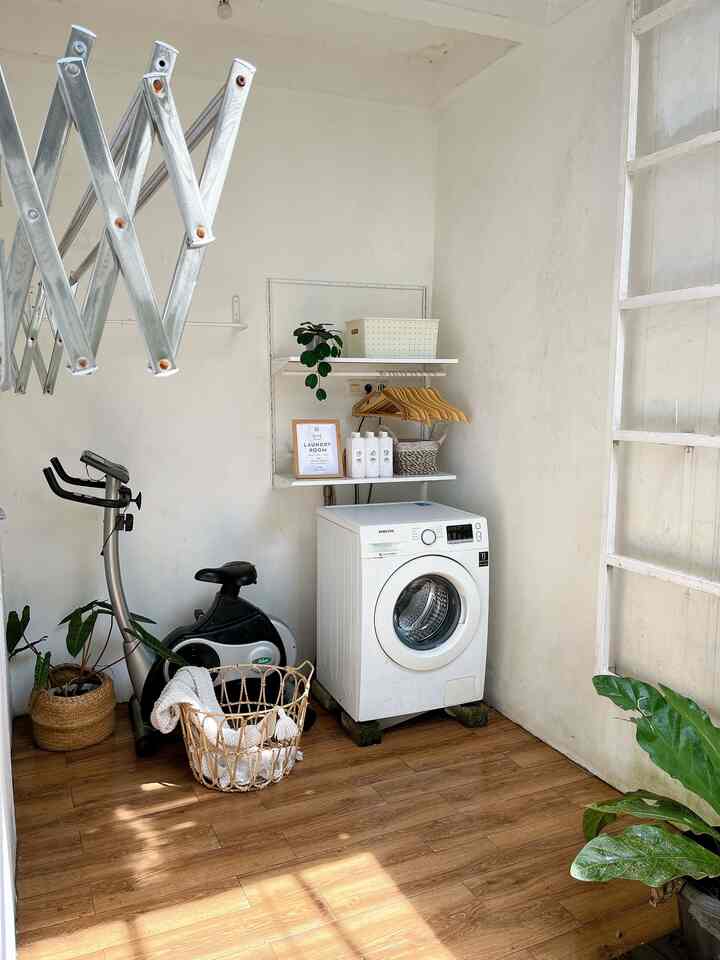 Laundry room kecil dan fungsional! 🌿✨

Selain untuk area mencuci baju, ruangan ini juga bisa dipakai untuk berolahraga. Meskipun kecil, jika ditata dengan baik akan menghasilkan ruangan yg serbaguna🤎

#laundryroom 
#laundryroommakeover 
#ruangcuci 
#ruangjemur 
#ruangolahraga