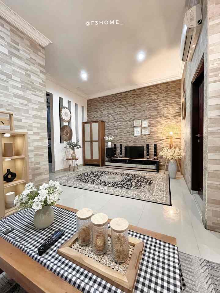 Ruang TV ini menggunakan karpet jumbo, karena anak-anak lebih suka nonton TV sambil tiduran.

Untuk semua spill produknya, klik blue plus button di postingan ku.


#catrumahminimalis #warnacatrumah #wallpaperdinding #wallpaperestetik #cat #stylingruangtv #dekorasiruangtv #inspirasiruangtv #karpet #karpetruangtamu #karpetpermadani #karpetikea #karpetturki #rug