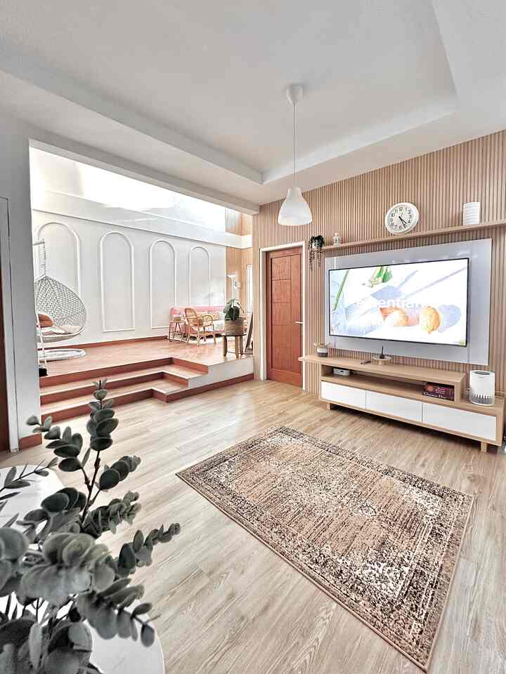 Rumah dengan sentuhan karpet bikin lebih nyaman bukan ? 

Berikut beberapa jenis karpet yang aku gunakan, dimulai dari ruang keluarga, karpet ini tidak terlalu besar karena kami bukan pecinta movie 😁 jadi aktivitas di depan tv tidak terlalu banyak, karpet ini berbahan casmier lembut dan bikin betah rebahan disini. 
Dan beberapa karpet yang aku gunakan rata-rata berbahan wool dan polyester, kalau dari slide 1- akhir kalian lebih suka warna dan motif karpet yang mana nih ?? 

.
.
.

 #KarpetMinimalis 
#KarpetLantai 
#karpetwool
#karpetpolyester #KainTenun 
#TaplakLinen #TaplakMeja 
#KainPelapisSofa  #TiraiRumah 
#KarpetRotan  #KarpetBulu 
 #RekomendasiFabric
#FabricStyle
#SentuhanTekstil