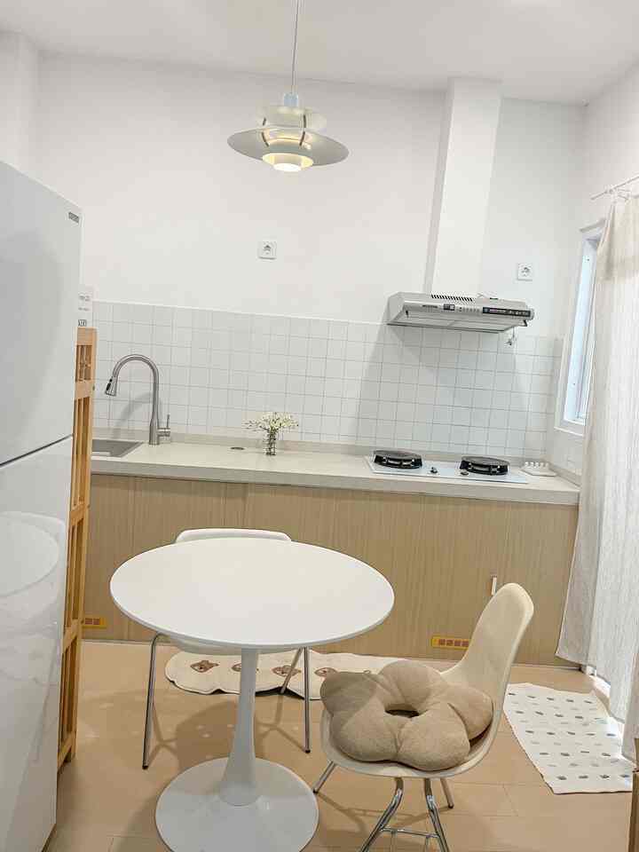 Sentuhan keset gemesh di dapurku jadi naikin mood saat memasak.

Aku pakai yg bear panjang, cocok juga dg tema dapurku & ada keset putih aksen birunya. 

#KarpetMinimalis 
#KarpetLantai #RugMotif 
#ThrowBlanket #BantalSofa 
#GordenMinimalis #KainTenun 
#TaplakLinen  #TaplakMeja 
#KainPelapisSofa #TiraiRumah 
#KarpetRotan  #KarpetBulu #RekomendasiFabric #FabricStyle
 #SentuhanTekst