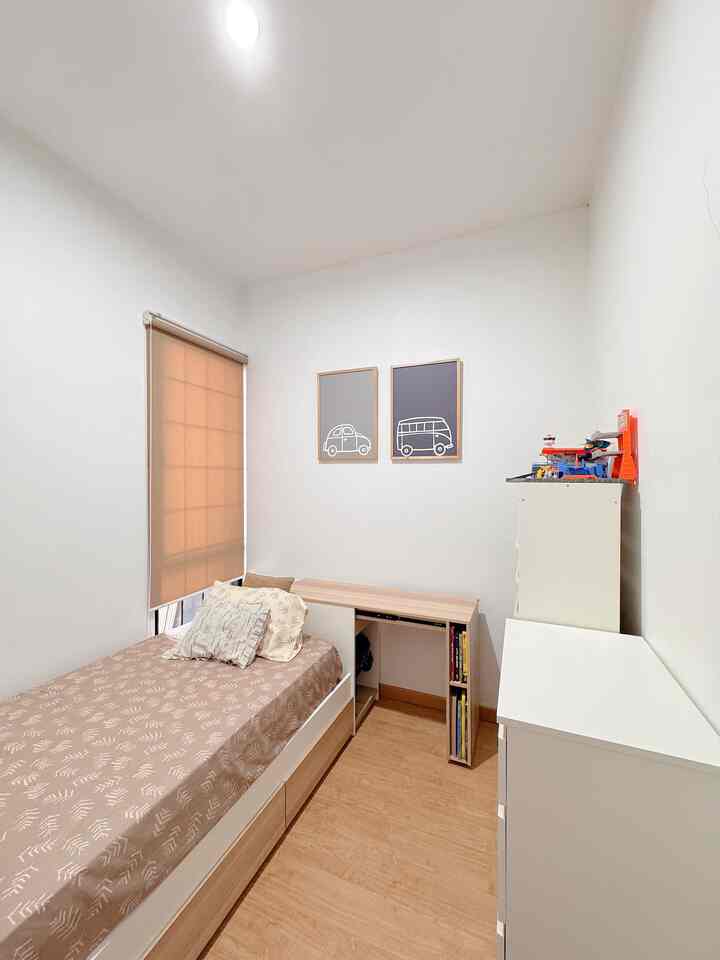 Kamar tidur anak ukuran 2.5x2m #KamarTidur #KamarTidurAnak #InspirasiKamarAnak #KamarMinimalis #LantaiVinyl #DivanMultifungsi #KamarMungil 