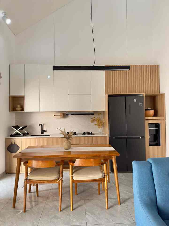 Cuma ganti keran air, tapi vibes dapur jadi lebih beda deh, minimalist looks, elegance vibes 🙌🏻☺️

#KitchenSetMinimalis #DiningsetMinimalis #MejaMakan #DapurMinimalis #RumahMinimalis #KeranDapur #RekomendasiKeran
