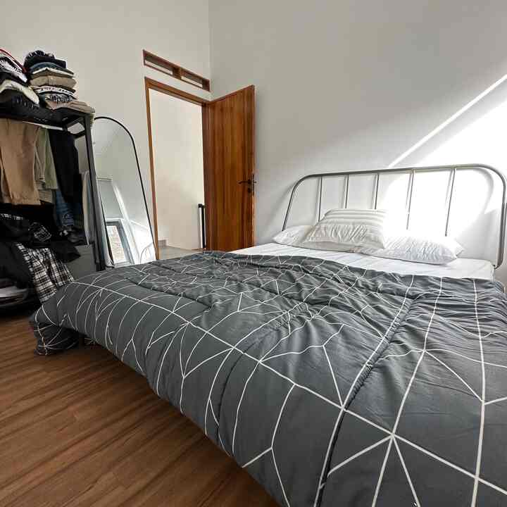 Tempat tidur merupakan tempat istirahat yg paling nyaman.. jadi buatlah kamar ternyaman kalian biar bisa beristirahat melepas lelah! 😊
#Bedroom
#LantaiVinyl
#RakGantungBaju
#StandingMirror
#BedroomStyling
#InspirasiKamar
#KamarTidurNyaman