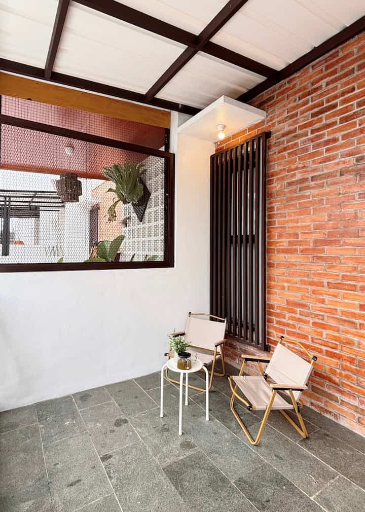 🍃 Refresh area balkon jadi area santai santai. Cuman nambahin kursi lipat & meja bulat. Sentuhan kecil bikil area balkon yg semua kosong jadi fungsional ✨

Ginana menurut tetangga online? Kira kira perlu tambahin apa lagi yaaa 🥰

#Balkon #BalkomArea #KursiLipat #MejaBulat #Kanopi #BatuAlam #LantaiBatuAlam #DekorasiBalkon #KursiMinimalis 