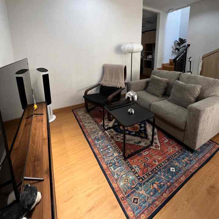 Pilihan kain & karpet sangatlah penting menurut kami, karna membuat perpaduan kain sofa karpet di living room kita menambahkan kesan menjadi lebih cozy terlepas dari itu karpet atau kain juga dapat menentukan juga vibes diruangan kita

#KarpetRumah #KarpetAesthetic #RekomendasiFabric #FabricStyle #SentuhanTekstil