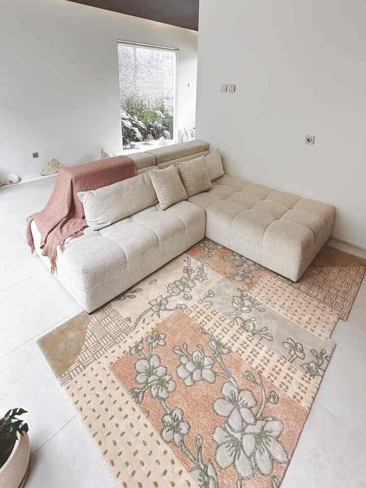 Agar ruang tamu kami tidak terlalu polos, kami menambahkan carpet yang kami design sendiri dari @rag_home, mulai dari pemilihan benang sampai dengan design kami custom sesuai keinginan kami ✨

#livingroomtransformation #livingroom #karpetlantai #karpetmininalis #customdesigncarpet #rekomendasifabric #fabricstyle #sentuhantekstil 
