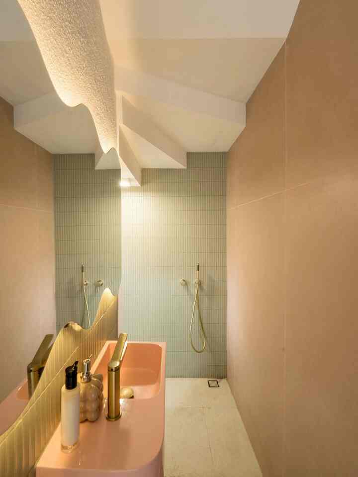 Selamat datang di ruangan yang izinnya lama banget keluar dari pusat perizinan suami 🤣 karena kamar mandi tamu ini... serba pink hijau 🥹😳🙃

Daridulu pengen banget punya kamar mandi serba pink, finally akhirnya kesampean jugaaaa 💘

#toiletpink #bathroominspiration #bathroom #inspirasikamarmandi #kamarmandi 