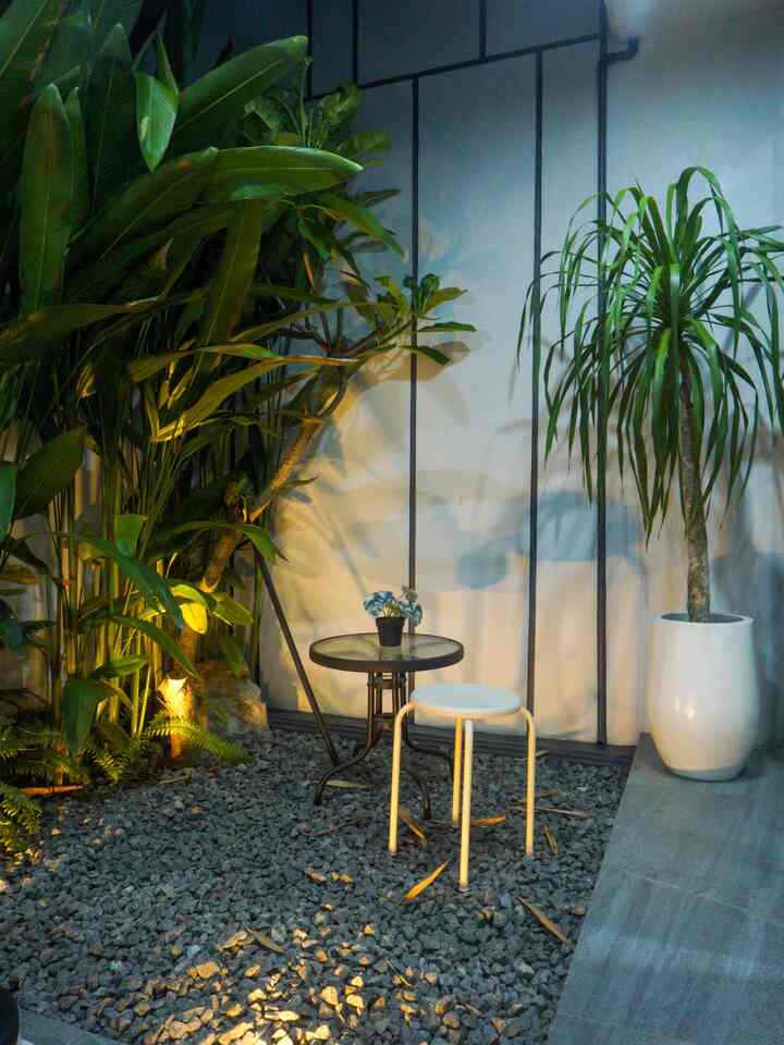 The atmosphere of the backyard at night.
Tired after coming home from work, the best place to relax in the backyard. Just daydreaming or sharing about office life with my husband 😊
Bonus night breeze and the sound of crickets 🤭Sometimes, happiness is as simple as sitting still in a place that makes the heart comfortable.
#Backyard #Backyard #LampuTaman #KursiTaman #KursiNyaman #CozyHouse #NightVibes