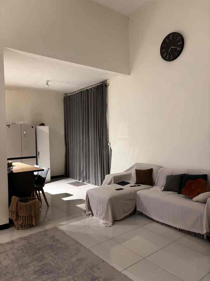 Malam yang cozy dengan cover sofa dan karpet yang sederhana tapi hangat untuk menonton film dimalam hari 🫶🏻

#karpetminimalis #throwblanket #coversofa #rekomendasifabric #fabricstyle #sentuhantekstil