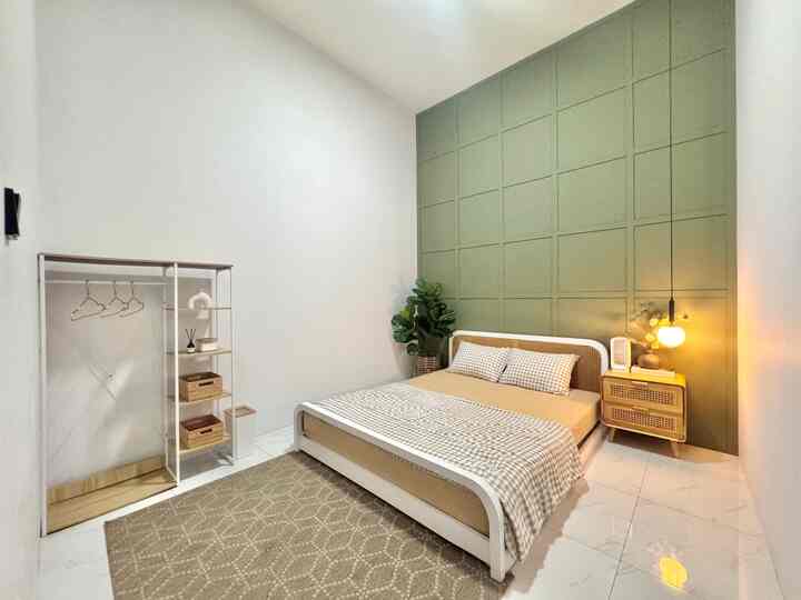 Kamar tamu berukuran 3x3m, meskipun berukuran kecil tetep dibikin nyaman untuk menyambut tamu yang menginap di rumah kami dan bisa jadi pengen nginep lagi dan lagi😁 


#kamartamu #rekomendasikamartamu #ruanganestetik #stylingkamartamu #dipanrotan #mejanakas
