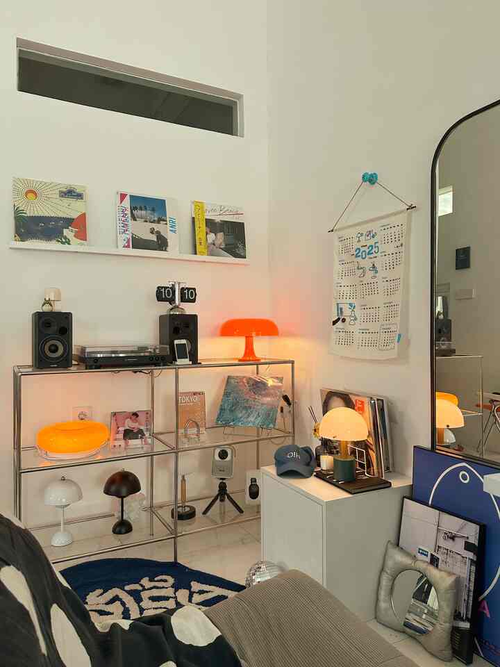 rekomendasi beberapa item dekoratif yang ada di sekitar rak stainless Angka House 🫶
beberapa koleksi lampu bisa menjadi dekorasi sekaligus penerangan disaat mendung atau malam hari,  standing majalah bisa dijadikan untuk penyimpanan koleksi vinyl , turntable player sebagai hiasan sekaligus penghibur di Angka House , keset bentuk hati menjadi dekorasi sekaligus alat pelindung kaki


#DekorasiEstetik #SmallDecorItems #DecorativeItems #LampMeja #VinylPlayer #KesetEstetik #JamMeja #angkahouse 