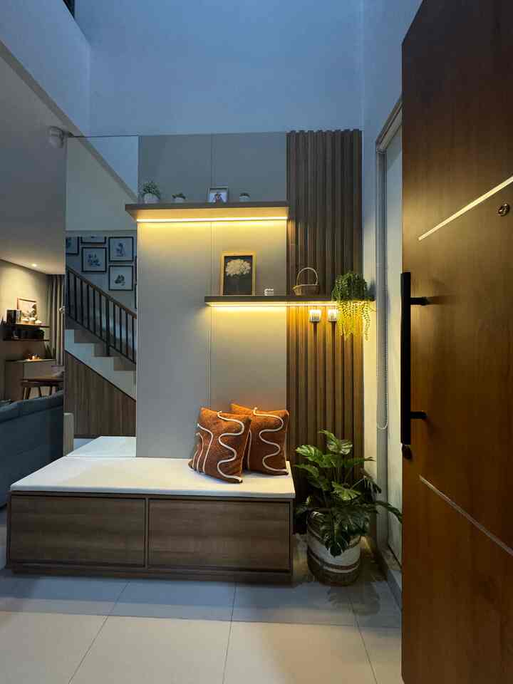 Untuk menciptakan rumah dengan dekorasi estetik, fokus pada pemilihan warna, perabotan, dan aksesoris yang harmonis. Tambahkan sentuhan alam, seperti tanaman hias, dan manfaatkan pencahayaan alami. Gunakan juga berbagai jenis dekorasi dinding untuk menambah keindahan dan kesan unik pada ruangan.


#Entrance #Foyer #Foyerarea
#PlavonPVC / #Wallpanel #Panel #HPL
#WarnaCatRumah / #WallpaperDinding /
#WallpaperEstetik / #Cat
#DekorasiEstetik
#SmallDecorItems
#DecorativeItems 