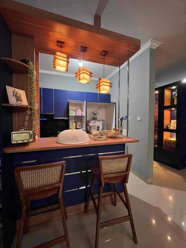Memiliki dapur impian adalah mimpi setiap orang di rumahnya begitu juga dengan kami, saat membangun rumah ini kami ingin memiliki dapur yang minimalis namun multifungsi.
Dengan dapur model U yang dibuat menjadi mini bar untuk menyajikan makanan secara langsung. 
Kalau kalian suka dapur model apa??

#MyDreamKitchen
#KitchenRenovation
#KitchenStyling
#Desaindapur
#MiniBar
#JapandyStyle
#KitchenSet
