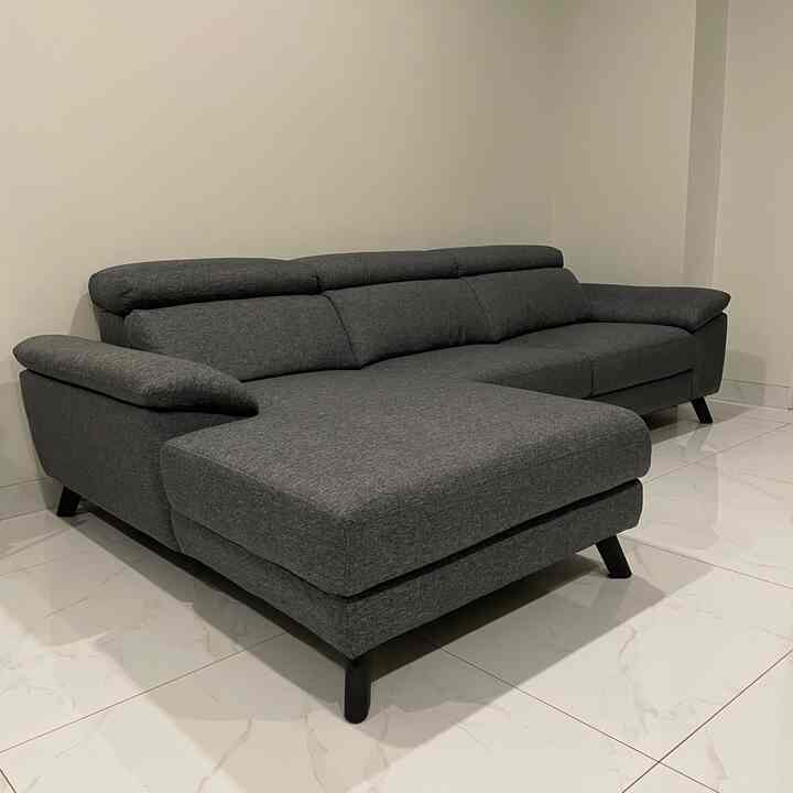 Our Very First Furniture ✨

Yep this is our first furniture, berhubung kita masih nungguin periode claim-claim kerusakan jadi kita mutusin untuk belum instal interior ditembok tapi supaya tetep bisa duduk-duduk, kita beli lah sofa ini.

Pilihan kita jatuh ke Sofa Marvin dari Cellini, kita punya ini tipe yang L kanan. 

Kenapa kita akhirnya pilih sofa ini? 
1. Comfy banget banget banget, selonjoran disini tuh rasanya gapengen bangun-bangun !!! ☺️
2. Designnya minimalis modern dengan adjustable head rest 👍🏻
3. Warna abunya giving luxury vibes dan yg penting ga gampang kotor juga 🤭
4. Rangkanya kuat banget dan kakinya juga udh dari besi 💪🏻
5. Muat banyak orang, karena keluarga besar kita kalo lagi ngumpul rame jadi kita perlu sofa  yang ukurannya medium to large 😙

Ada yang mau samaan sofanya sama kita? 🥰

#newhome #firsthouse #americanclassic #modern #classic #timeless #livingroom #luxury #elegant #sofa #couch #cellini

