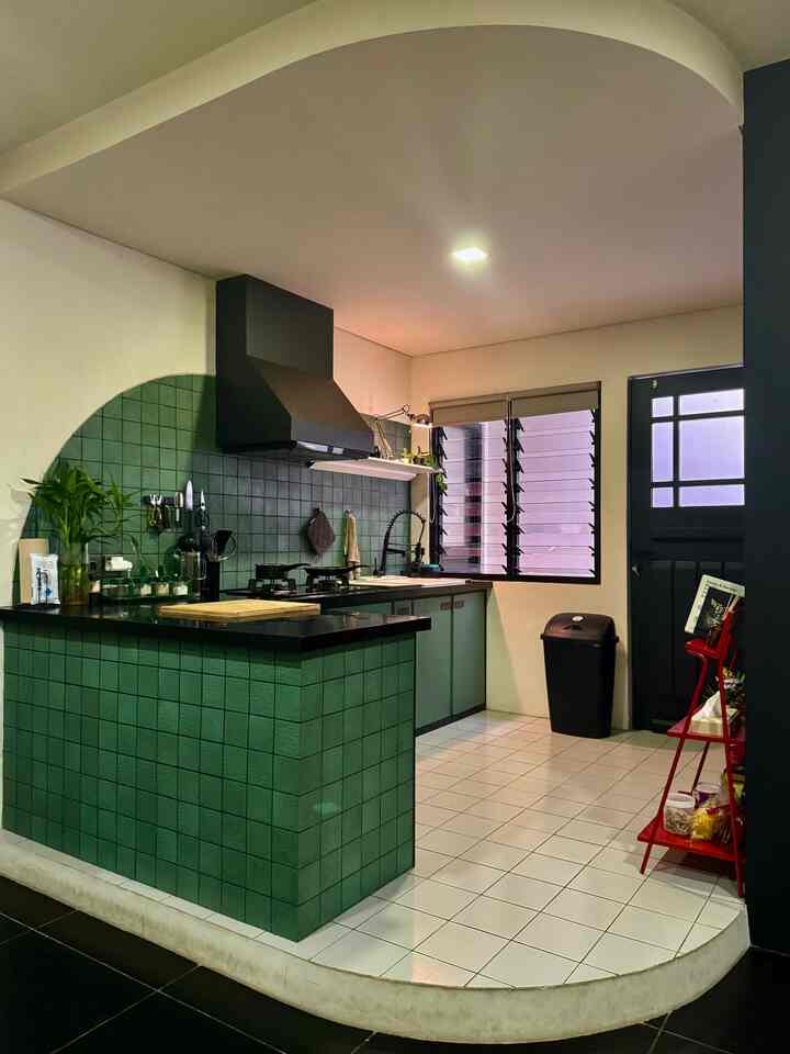 The process of forming a kitchen set in Hakohus, not too big but enough.
By using 10x10 green mosaic tiles, the kitchen area becomes a vocal point among the other rooms.

Do you want the products I use in my kitchen area?
Click the blue plus button in the post ^•^

#Kitchenset
#TacoHPL
#HPL
#Mosaic Tiles
#DreamKitchen
#KitchenRenovation
#KitchenStyling