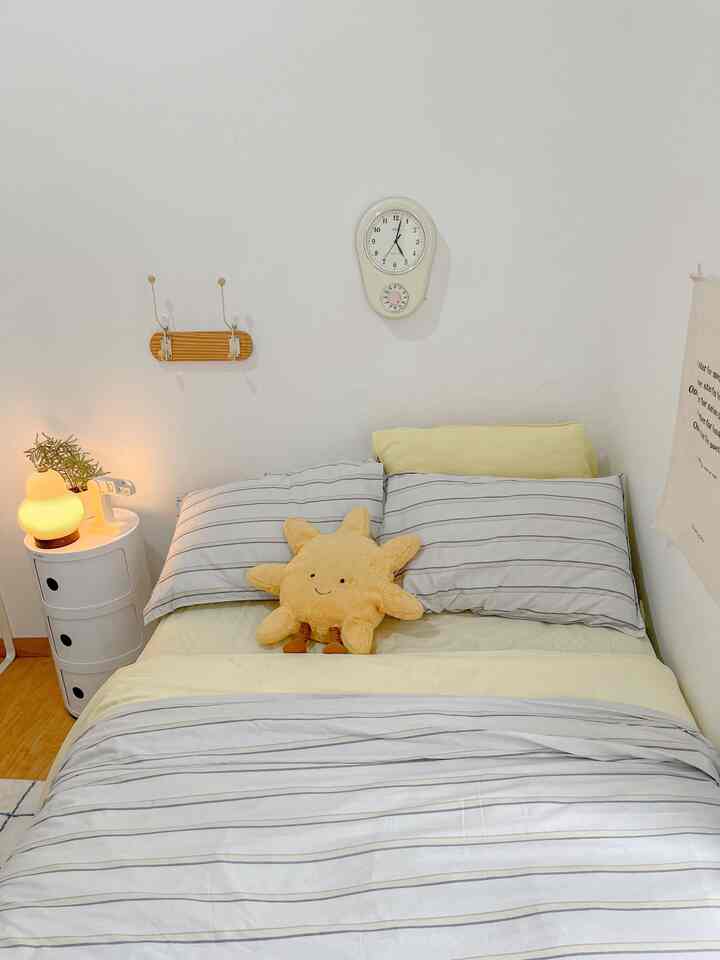 Lagi cari dekorasi yang nggak cuma cantik, tapi juga bikin rumah lebih nyaman? 
✨ Aku udah pilih beberapa favoritku, ada lampu meja, laci bulat, sampai bantal empuk yang siap bikin ruang
jadi makin cozy. Cek produknya di product tag (blue button) ya!

#kamar #bedroom #myminiroom
#KitchenSetMinimalis  #PlavonPVC 
#WarnaCatRumah #WallpaperDinding 
#WallpaperEstetik  #Cat #DekorasiEstetik
#SmallDecorItems #DecorativeItems