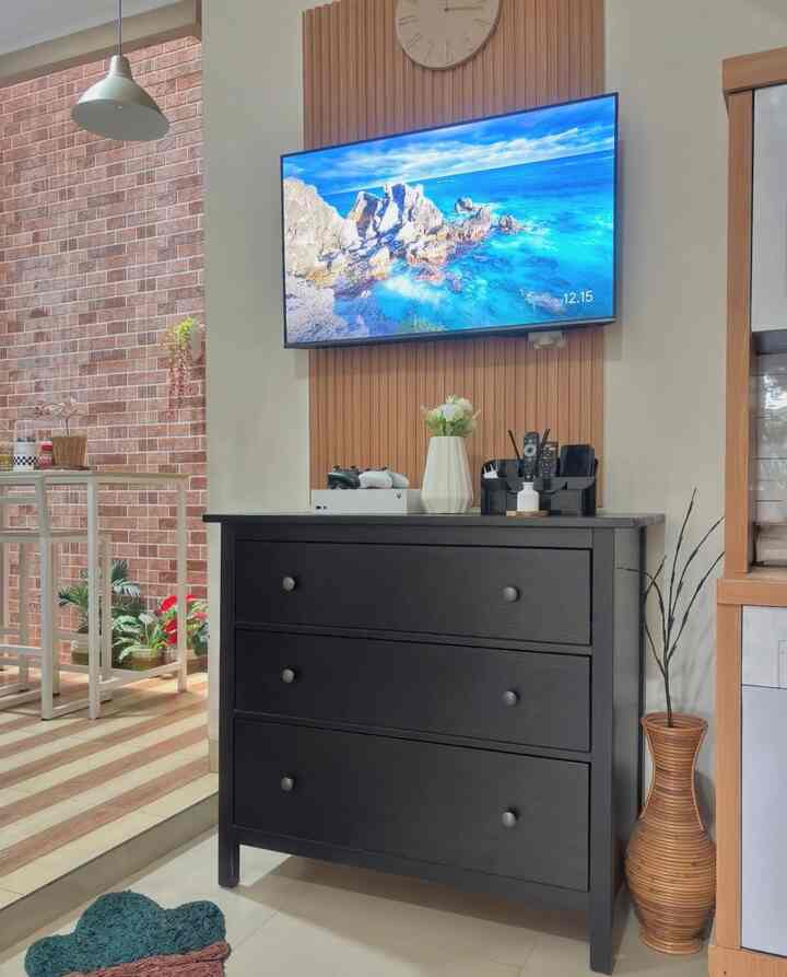 Dekorasi simple dirumah ku, didominasi dengan warna white and wood.

Salah satu pilihan warna natural yang mempunyai kesan estetik dan adem diliat mata.

Ini bisa jadi salah satu pilihan warna untuk dekorasi dirumah

#dekorasiestetik
#smalldecoritems
#decorativeitems
#woodpanel
#catrumah
