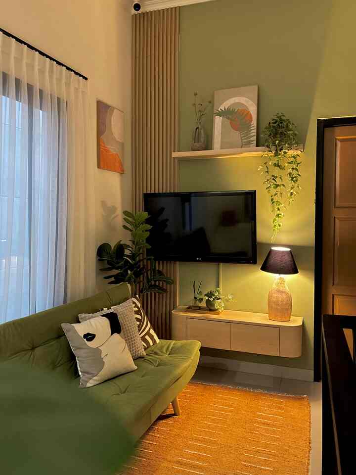 Selalu suka sama dekorasi tanaman—nggak perlu yang besar-besar, kadang cukup sentuhan kecil kaya menambah tanaman artificial atau vase aja udah bikin suasana ruangan jadi lebih hidup, adem, dan pastinya makin aesthetic. Hal-hal kecil ternyata bisa kasih vibe yang beda banget ya.


#warnacatrumah #cat #dekorasiestetik #smalldecoritems #decorativeitems #wallpaperestetik