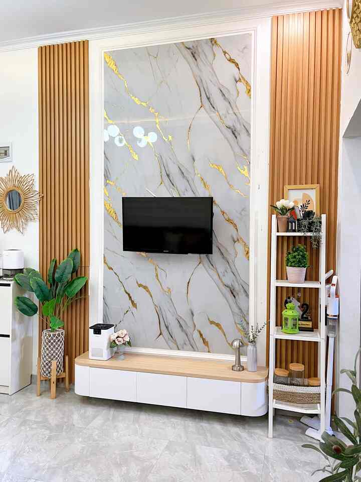 Dekorasi estetik di ruang tv ini seperti penggunaan rak tv floating, penambahan tanaman pisang artifisial dan lampu jamur bikin kesan ruangan tv terlihat estetik.

#DekorasiEstetik #SmallDecorItems #DecorativeItems #RuangTv #RakFloating #TanamanAtifisialPisang #LampuJamur 