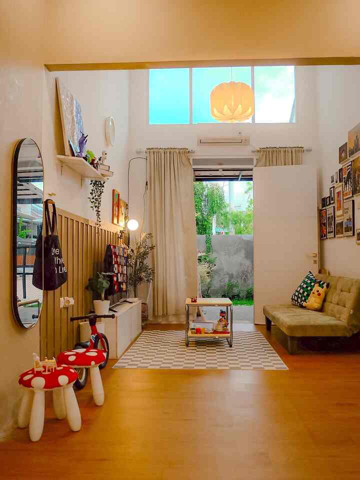 Dekorasi yang bisa membuat ruangan jadi lebih menarik dan nyaman antara lain cermin, pendant lamp, standing lamp dan aneka wall decor.

#walldecor #cerminkapsul #lampugantung #pendantlamp #standinglamp #lampuikea #dekorasiestetik #smalldecoritems #decorativeitems