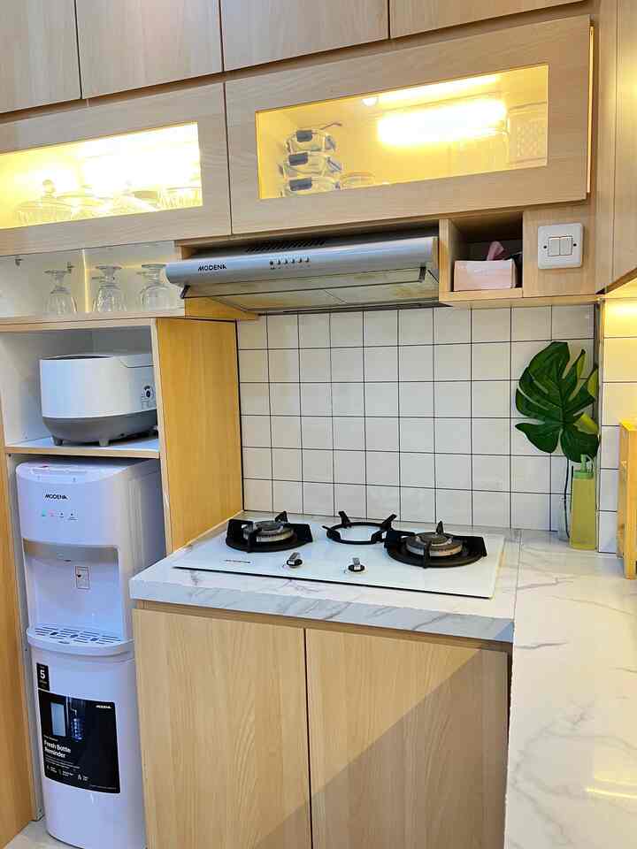 Area dapur & Kitchen set ini kami renov total dengan mengganti semua design, warna dan ukurannya. Sebelumnya kitchen set yang kami punya putih minimalis akhirnya kami ganti dengan tema japandi dan kami bikin full sampai kearea plafon. Ukurannyapun kami sesuaikan dengan area dapur yang baru sehingga lebih luas dan nyaman.
Untuk barang2 kami sesuaikan dengan ukurannya agar masuk dilemarinya.
#MyDreamKitchen 
#KitchenRenovation 
#KitchenStyling
#KithenSet
#KitchensetMinimalis
#KitchensetJapandi