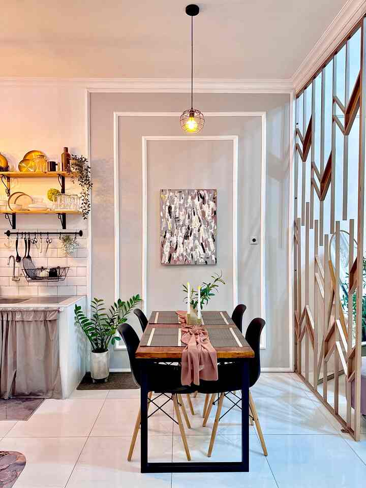 🎀 Dekorasi Cantik 🎀

Menurutku, barang dekorasi yang simple dan receh tapi langsung mengubah ambience ruangan adalah tanaman artifisial dan lilin elektrik.
Bisa dilihat dari ruang makan di rumahku ini, padahal hiasan di meja makan hanya daun artifisial dan lilin elektrik bernuansa gold, tapi langsung terasa lebih mewah dari biasanya, harganya pun sangat ramah di kantong 💸

Btw, terima kasih ohouse, sudah melatihku untuk bisa mendekorasi rumah supaya lebih cantik meski dengan budget terbatas, platform yang sangat menginspirasi dan mengasah bakat sekali, love banyak-banyak 💕🫶🏻✨🌸

#DiningRoom
#RuangMakan
#MejaMakanKayu
#SetMejaMakan
#KursiEstetik
#DekorasiRuangMakan
#DekorasiEstetik
#SmallDecorItems
#DecorativeItems