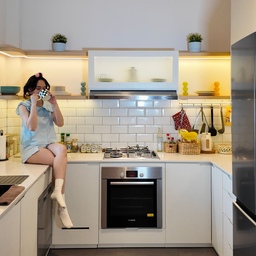 Simple kitchen that speaks louder. Vibes homy emang yang aku incer dari awal, gimana caranya dapur #RumahSeupil simpel tapi elegan dan aku bisa nyaman berlama-lama disini. Ngulik terus sampe akhirnya ketemu 1 taste yang sama: Japanese-country kitchen. Voila! Jadinya seperti ini deh. Pssst, ini dekornya belum maksimal ya. #MyDreamKitchen #KitchenRenovation #KitchenStyling #InspirasiDapur