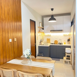 My dream kitchen
Dulu nggak pernah ngebayangin bisa punya dapur cantik di rumah kami. Dengan bermodalkan nekat akhirnya kami custom kitchen set dengan budget minim. Seiring berjalannya waktu kami menambahkan dekorasi-dekorasi cantik dan akhirnya inilah dapur yang kami impikan sudah terwujud 🫶🏻
#DiningTable #MyDreamKitchen #KitchenRenovation #KitchenStyling 