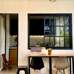 Menjadikan dream kitchen tdk lah proses yg cepat, yg awal nya di lalu dengan proses renovasi, agar terlihat spacious lalu stop proses dulu karena harus dilengkapi kitchen set , membuat dining area yg multifungsi. Kurang lebih 1 tahun proses kami sampai dengan area ini jadi seperti ini. Semoga menginspirasi yaa #kitchenset #kitchensetminimalis #bevel #mydreamkitchen #kitchenrenovation #kitchenstyling