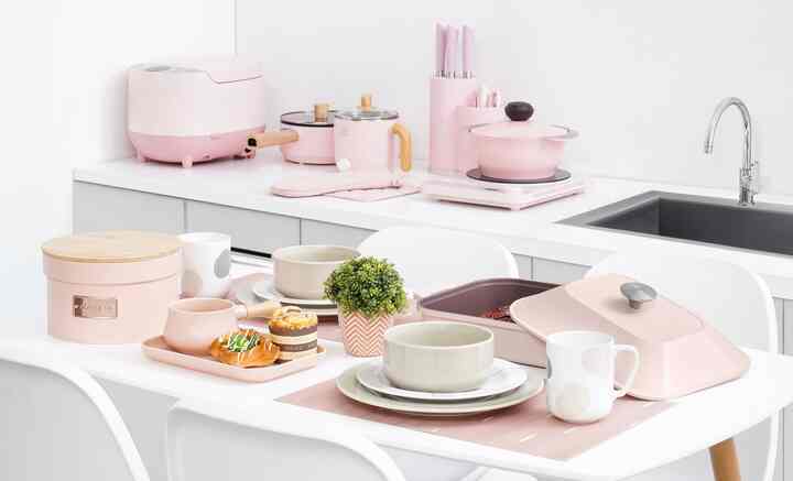 Soft pink kitchen look 🎀 #dapur #ruangdapur #ruangmakan #dapurmodern #dapurpengantinbaru #dapurcantik #dapurminimalis #komporlistrik #komporinduksi