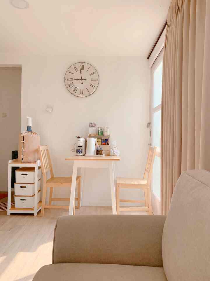 #diningroom
#diningtable
#jamdinding
#rakdispenser
#sarunggalon
#mejamakan
#ruangmakan
