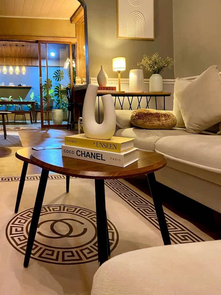 Living room lighting
If you like warm lighting, this could be a great option for relaxing and unwinding. Hopefully, it's inspiring.
#LivingRoom #pencahayaanlivingroom #modernlivingroom #sofaLbesar #openspacelivingroom