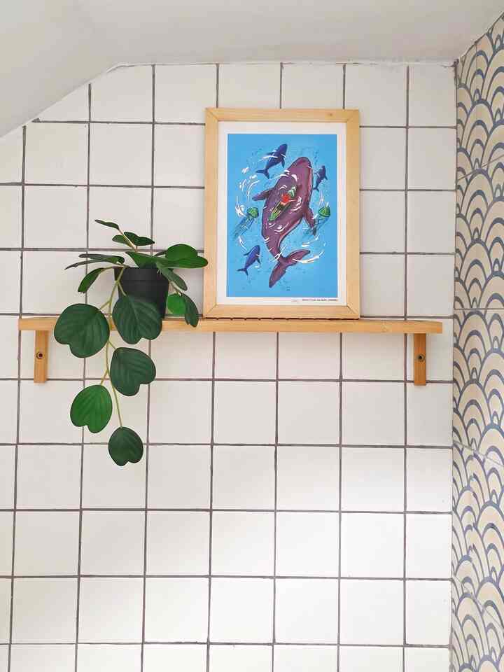 Added a little touch to our first floor little bathroom 🐋

Dari ukuran dan letaknya, kamar mandi ini sebenarnya lebih cocok dijadikan powder room daripada kamar mandi. Ukurannya cukup kecil dan posisinya yang memanfaatkan ruangan di bawah tangga.

Karena luasannya yang tidak terlalu lebar, kami menggunakan keramik mosaik putih ukuran 10x10 cm dengan permukaan doff, granit abu-abu untuk lantainya, serta memilih ubin tanah liat bermotif ombak untuk memberikan kesan lebih luas. 

Ternyata dengan menambah ambalan kayu, serta art print dengan frame senada dan tanaman artifisial gantung bisa membuat kamar mandi ini terlihat seperti japandi-style yang sederhana, namun manis. 

#japandibathroom #japanditoilet #bathroominspiration #bathroominspo #toiletinspiration #toiletinspo