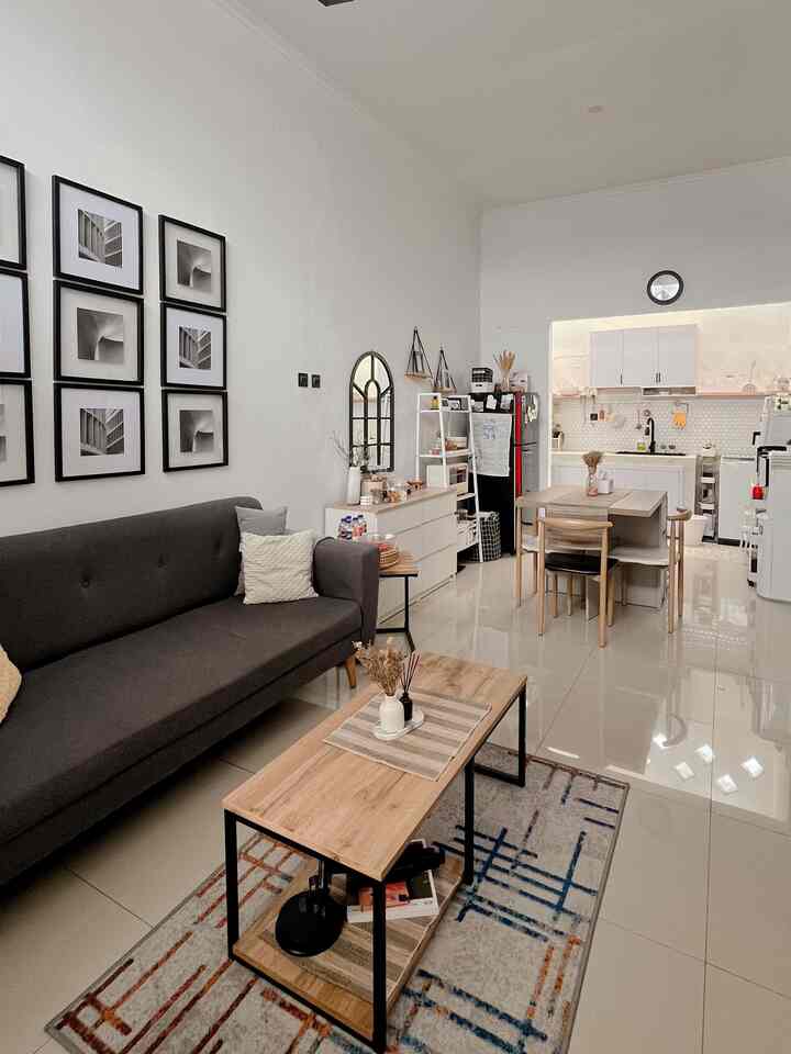 Open space at denty.house ✨

Hasil dari geser-geser meja makan yang asalnya di tempat drawer kali ini ke area tengah, walau terlihat banyak barang tapi buat kami masih terasa lega dan nyaman🤎


#BTNOAS11
#RumahOpenSpace 
#RumahTanpaSekat