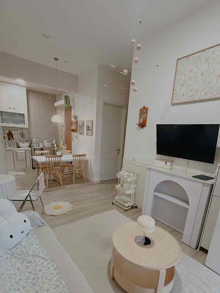 rumah minimalis dengam konsep open space menyatu dengan dapur,jadi lebih legah dan nyaman menurut kalian gimana nih #stikervynillantai
#lampugantung
#mejaikea
#perapian
#RuanganTerbatas
#LivingRoomMungil
#NightVibe