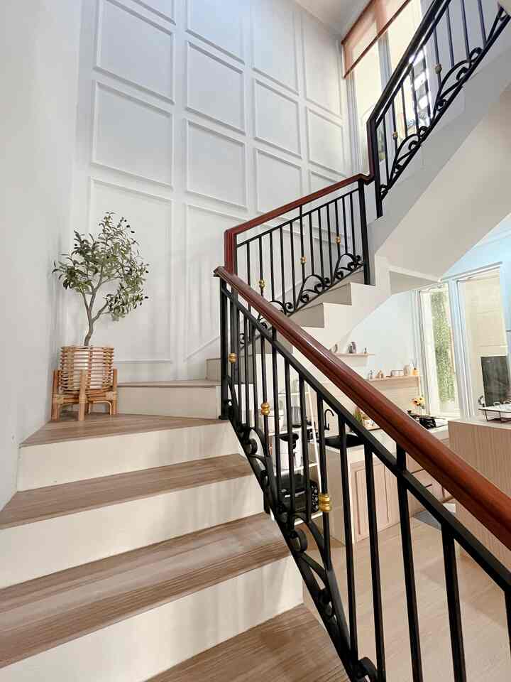 Inspirasi storage bawah tangga dirumah.shacca

Karena ukuran tangga dirumah kami lumayan besar, untuk bawah tangga kami decide untuk membuat storage

Storagenya terdiri dari
- gudang
- rak sepatu
- rak vas
- rak gantungan kunci

Ukuran luasannya 90 x 195 x 137 cm

#Storage
#StorageBawahTangga
#InspirasiBawahTangga
#InspirasiRumah
#GudangMinimalis
#RakSepatuMinimalis
#InspirasiGudang
#InspirasiRakSepatu