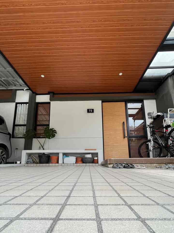 Area Teras dan Carport jadi area terfav untuk duduk-duduk sore ☺️ kalau kalian area fav-nya dimana nih ?

#kanopi #catoutdoor #bench #keramikcarport #areateras #kanopisolarflat #kanopiplafon