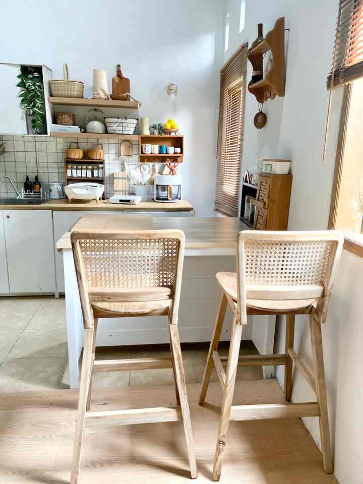Gak perlu lagi ngafe di luar rumah? Tapi ternyata bisa bkin home cafe di rumah dengan nyaman dan estetik, gak kalah jg sama di cafe cafe 😍

#kitchenisland #kursibar #homecafe #inspirasihomecafe #homecafestyling #dekorasihomecafe