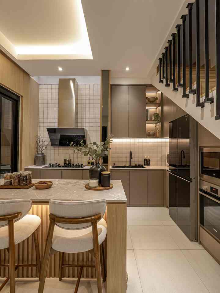 Top 5 best buy dirumahku yg aku bener bener gak nyesel beli!
✨ Cooker hood fotile
Untuk cooker hood fotile juaranya, masak jd lebih enjoy no bau bau! Daaaan looknya aku suka bgt.
✨Kitchen appliance build in (oven, microwave) dengan warna senada, mempermudah aktivitas memasak di dapur bgt.
✨ Sofa letter L
Bener bener match sama ruangan ini.
✨Wallpanel
Awalnya ini dinding kosong, aku pilih wallpanel biar ga plain dan ini bener bener ngasih vibes yang beda banget di ruangan ini sama sebelumnya.
✨Karpet 
Motif karpetnya pas banget ditaro disini, jadi kontras sendiri karena motifnya yg abstrak tapi tetap senada sama semuanya.

#Top5BestBuy #RekomendasiProduk #AmbassadorPick #CookerHood #KitchenAppliance #SofaLeterL #Karpet #Wallpanel