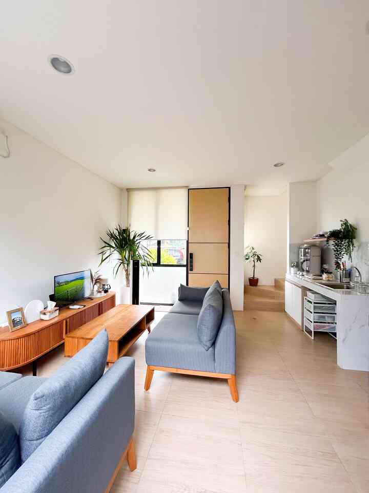 Menyatukan Ruang untuk Kehangatan Keluarga 🏡✨

Konsep open space di roemah qita membuat ruang tamu dan dapur terasa lebih luas dan nyaman.

Tanpa sekat, interaksi antara keluarga menjadi lebih mudah dan hangat. Setiap sudutnya jadi lebih terasa hidup, menciptakan kesan luas dan fungsional.

Tak hanya membuat rumah terlihat modern, tetapi juga menyatukan setiap anggota keluarga dalam satu ruang.

#BTNOAS11 #RumahOpenSpace #RumahTanpaSekat #roemahqita