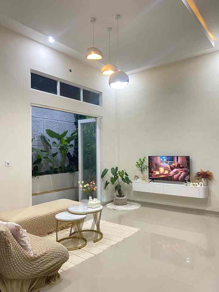 Ini dia Top 5 best buy ala Deiraa House yg ga bikin kami menyesal✨

1. Lampu gantung nordic : Memberi kesan cozy and warm di living room kami

2. Meja TV gantung : meski sederhana membuat area tv makin minimalis, simple, elegant dan tentunya kids friendly karena bentuk yg melengkung

3. Mesin Cuci LG front loading : worth to buy karena sangat efisien, dan design super oke bikin sat set nyuci bisa sambil beberes rumah loh

4. Headboard kasur : membuat ruang tidur makin  elegant, cozy dan minimalis meski tanpa dipan tambahan

5. Lampu gantung void: Membuat area tangga melayang dan void yg tinggi makin estetik plus elegant dengan adanya tambahan lampu gantung ini

#WarnaCatRumah #LampuGantungMinimalis #Top5BestBuy #RekomendasiProduk #AmbassadorPick #DeiraaHouse

