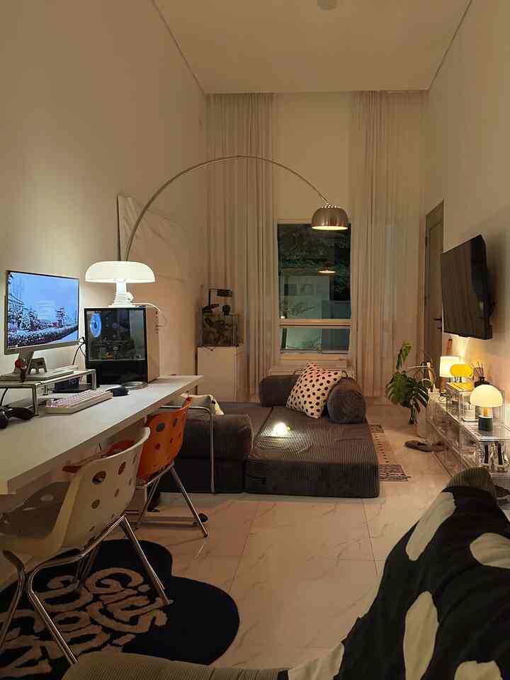 Top 5 Best Buy 🫶
-
01 Oddny ( sarung bantal IKEA ) suka banget sarung bantal ini karena bahannya adem , motifnya polkadot putih dan hitam 

02 Steelcase Series 1 , kursi ergonomis yang membuat kerja semakin nyaman dan desainnya minimalis 

03 Bahan Corduroy yang berwarna abu diterapkan dicover sofa jadi semakin cakep 

04 Bantal Bunga , ini iconic sekali beli karena suka warnanya dan ekspresinya , ternyata besarnya 60cm cukup nyaman 

05 Peniris Rak Piring dari besi yang estetik , warna putih membuat dapur semakin clean dan lebih praktis 

06 Karpet Custom , suka bahannya yang mudah dibersihkan dan motifnya bisa disesuaikan dengan keinginan 


#Top5BestBuy #RekomendasiProduk #AmbassadorPick #KursiErgonomis #KarpetEstetik #BantalLucu #RakPeniris #SarungBantal #angkahouse 