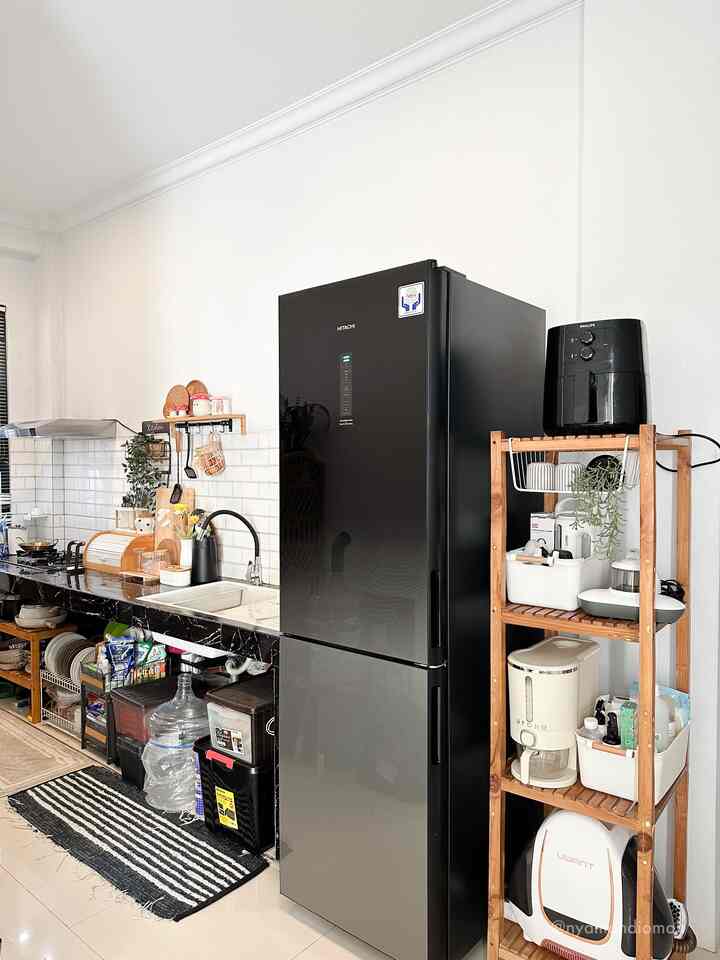 Top 5 best buy di dapur segaris @nyamandiomah

Dua di antaranya item baru yaitu tempat butter keramik dan coquette🎀 mug, di foto slide ketiga. Bahannya keramik tebal, tak hanya bermanfaat tapi juga sekaligus sebagai dekorasi di dapur. 

Selain 2 item tersebut, 3 item ini juga merupakan top best buy di dapur, yaitu tempat bawanh keramik, keranjang telur rotan dan toples kaca tutup bambu untuk bumbu dapur. 

#backsplash #whitebacksplash #blacktoptable #keramik #Top5BestBuy #RekomendasiProduk #AmbassadorPick #dapursegaris #kitchenware #nyamandiomah 