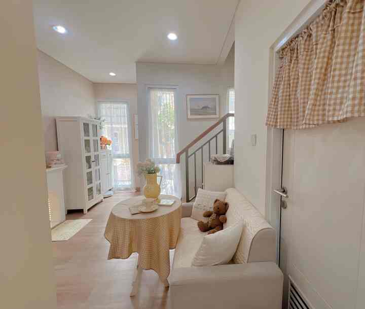5 Best Buy ala Say Little home :
• meja lipat = sebagai konten creator dan suka home styling meja ini benar-benar berguna bisa di pindah dan di simpan dengan praktis 
• Lampu-lampu estetik = lampu macaroon & lampu pear menjadi pemanis ruangan dan memberi kesan warmy
• standing Bracket = cantik dan pastinya bisa di pindah" warnanya putih dan minimalis membuat ruangan menjadi berbeda juga tv bisa di putar 360derajat 🤍
• Lemari anak Pira = bentuknya minimalis tapi bisa muat banyak dari pakaian hingga mainan" si kecil jadi tetap terlihat rapi di dalam lemari 
• Lemari Piring alysa soho = tinggi banyak sekat dan muat banyak sekali piring didalamnya best funiture yang aku beli sebagai pecinta tableware aesthetic ala Korean , perintilan dan funiture best buy aku 🤍🥹 #top5bestbuy #rekomendasiproduk #ambassadorpick #kitchensetminimalis #lemariaesthetic #lemarikayu #lampumeja #livingroom #kidsroom 