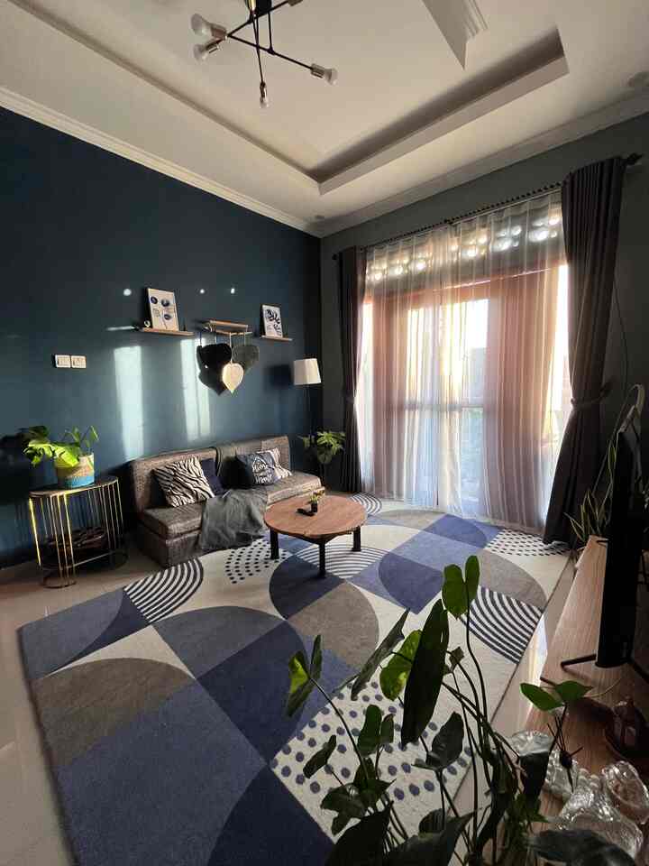 Spill barang top 5 Best Buy di rumah ini antara lain : 
1. Karpet Busfill IKEA : Motif yang minimalis cocok dipadukan dengan warna cat rumah dan menjadi tempat berkumpul keluarga membuat living room ini semakin nyaman
2. Lampu sudut Barlast IKEA : Menambah kesan hangat dan suasana rumah semakin cozy 
3. Sofa Bed : Bentuknya yang minimalis dan warna abu netral sehingga mudah dipadukan dengan dekorasi lainnya
4. Lampu Nordic : Lampu yang minimalis juga menambah ruangan makin estetik
5. Cermin : Cermin yang disimpan di sudut ruangan menambah ruangan terkesan luas 

Apa saja Top Best Buy di rumah kalian ? 

#Top5BestBuy
#RekomendasiProduk
#AmbassadorPick
#cerminestetik
#sofabed
#livingroom
#lampusudut
#karpetikea
#lampunordic
