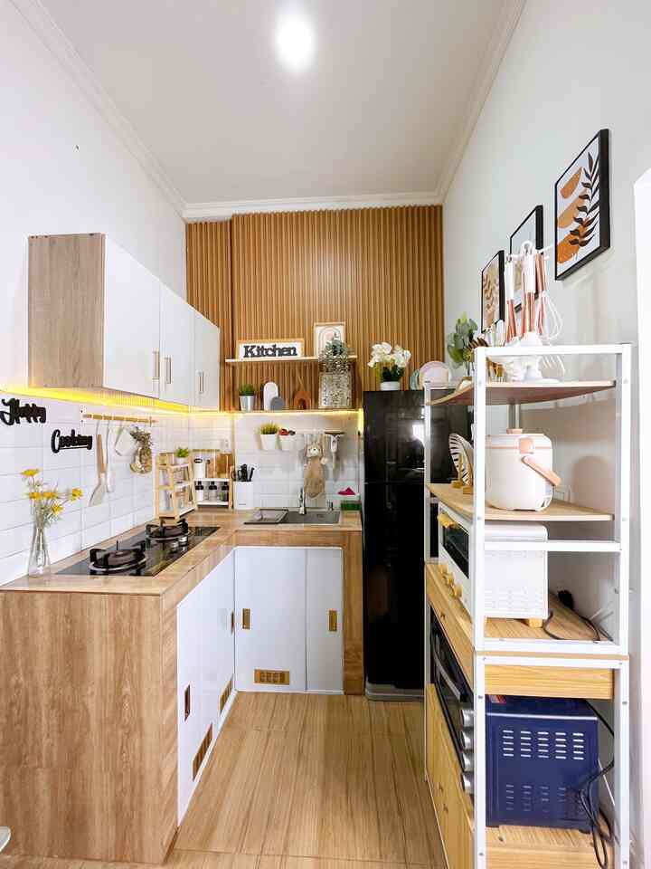 Dapur mungil di gang sempit ✨

Dapur ini berukuran 2 x 1,5 meter dan belum menggunakan kitchenset, agar lebih nyaman di pakai kami dekor dengan tema ala japandi white and wood. 

Semoga menginspirasi 

#BTNOAS11 #RumahCompact #RumahMungil 