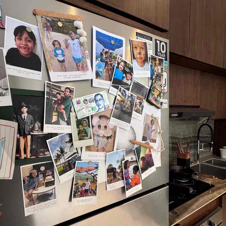 Personalizing the refrigerator with these items, it becomes a visual reflection of our life, capturing important moments and creating a space that is both functional and meaningful ❤️ #kitchen #homesweethome #refrigerator #photos
