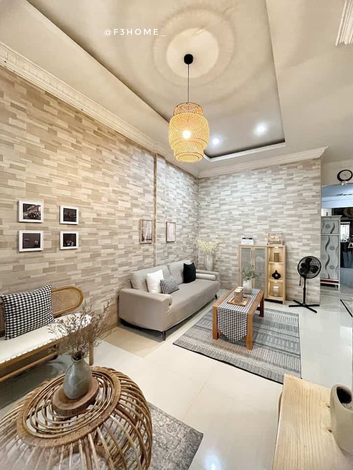 5 best buy di rumah ini

1. Keramik dinding motif batu 
Dengan memakai keramik di dinding tidak ada lagi drama lembab dan retak-retak halus. Tidak harus sering-sering dicat cukup di lap pakai kain basah.

2. Karpet jumbo di ruang TV
Karpet ini sangat berfungsi buat kami sekeluar buat selonjoran atau tiduran saat lagi nonton TV.

3. Lemari kabinet Dapur
Sangat bermanfaat menyimpan peralatan-peralatan dapur yg jarang dipakai, dapur jadi kelihan lebih rapih.

4. Rak dapur
Untuk perlengkapan dapur yg sering digunakan aku letak di rak ini, biar lebih gampang saat dibutuhkan.

5. Gantungan baju kayu
Sangat bermanfaat untuk menjemur baju dalam jumlah sedikit.


#sofaminimalis #plavonpvc #warnacatrumah #wallpaperdinding #wallpaperestetik #cat #kitchenset #kitchensetminimalis #kitchenstyling #penyimpanandapur #kitchenorganization #dapurrapi #ruangtamu #ruangtv #top5bestbuy #rekomendasiproduk #ambasadorpick 